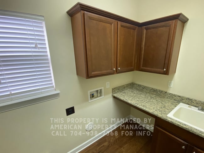 Building Photo - 4891 Breden St