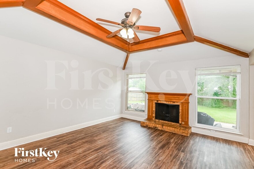 Building Photo - 302 Apache Dr