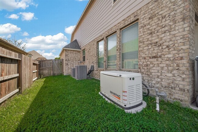 Building Photo - 15707 Braemar Cove Dr