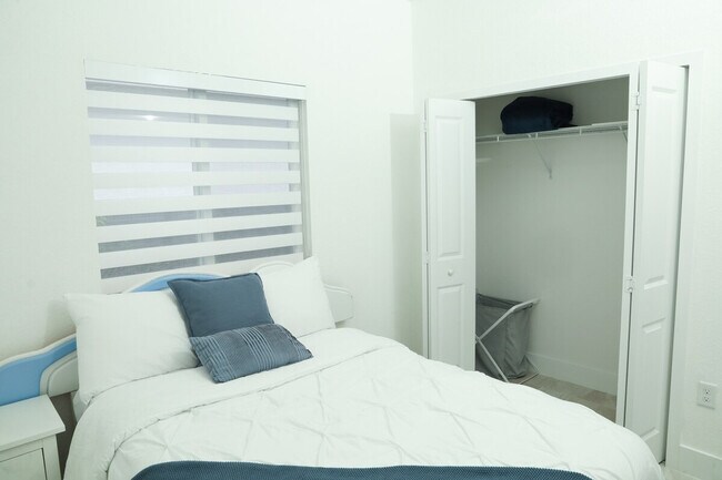 Building Photo - 14758 SW 39th Terrace