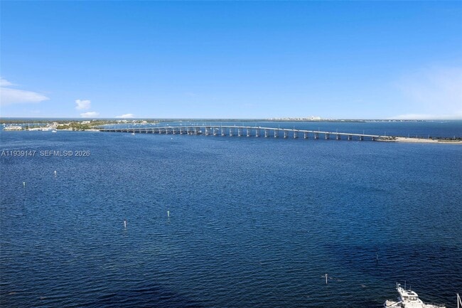 Building Photo - 1541 Brickell Ave