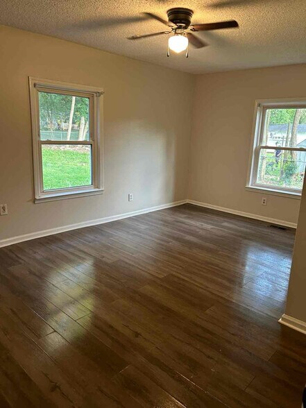 Building Photo - 836 Old Modena St