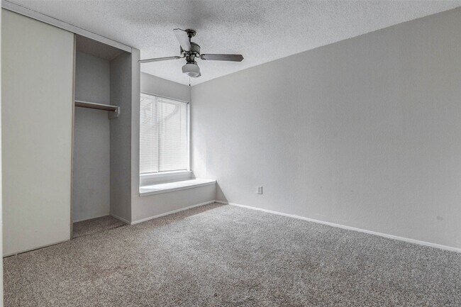 Building Photo - 2952 Meadowgrass Ln