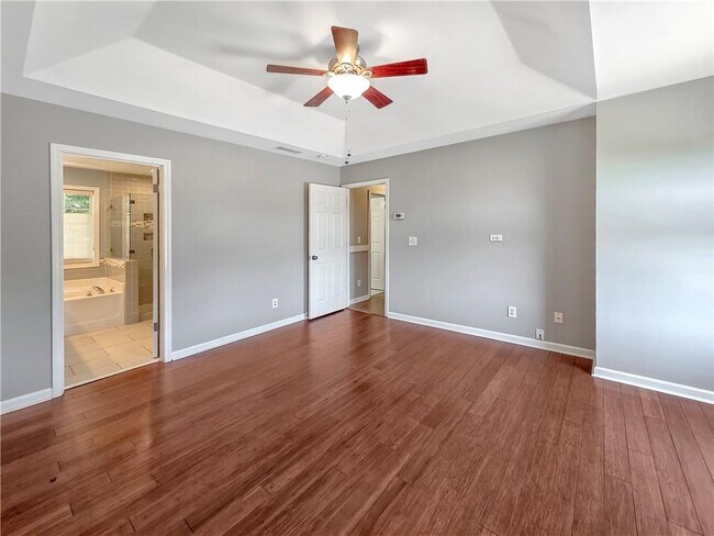 Building Photo - 401 Kensington Parc Dr