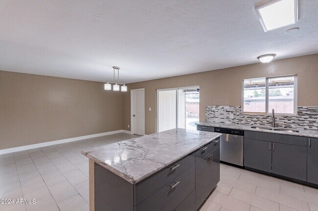 Building Photo - 1320 E Orchid Ln