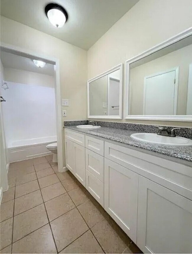 Building Photo - Stylish, Updated, Three Bedroom Home in the heart of Euless