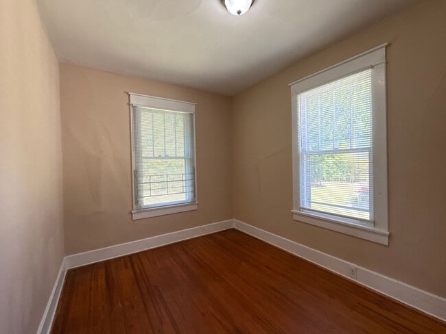 Building Photo - 3 Bedroom 1 Bath Home With Large Front Porch