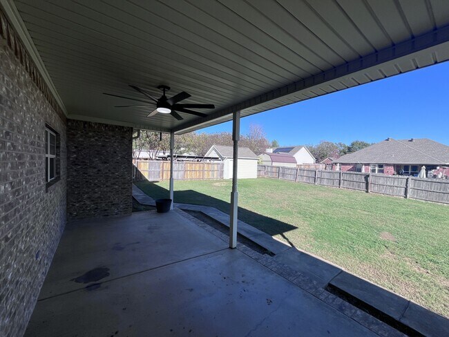 Building Photo - 29 Oak Crest Dr