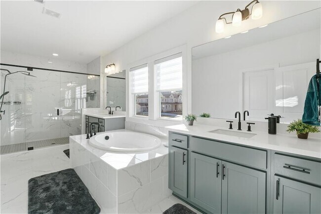 Building Photo - 415 Oakleigh Ave