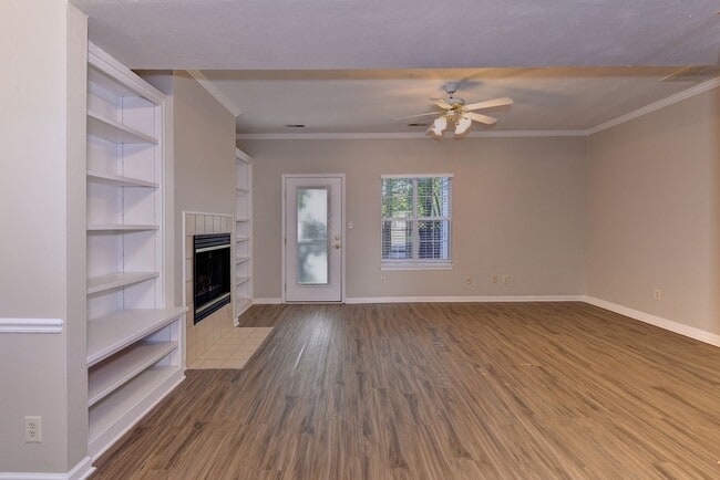 Building Photo - Convenient Coventry Townhome