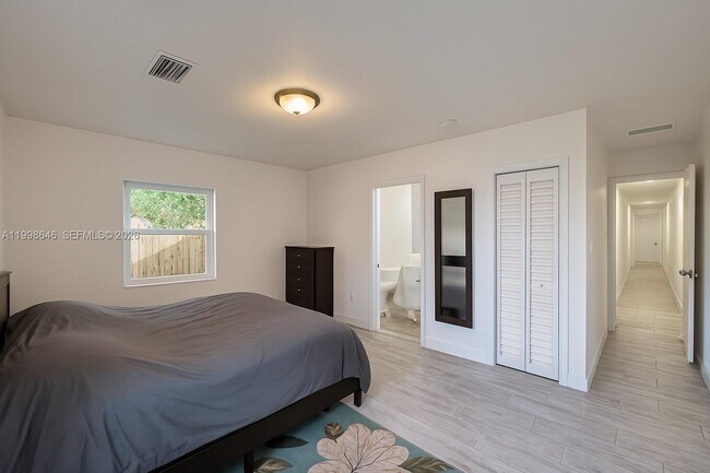 Building Photo - 116 NW 4th Ave