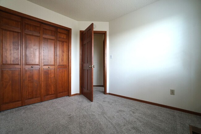 Building Photo - 1155 Popes Valley Dr