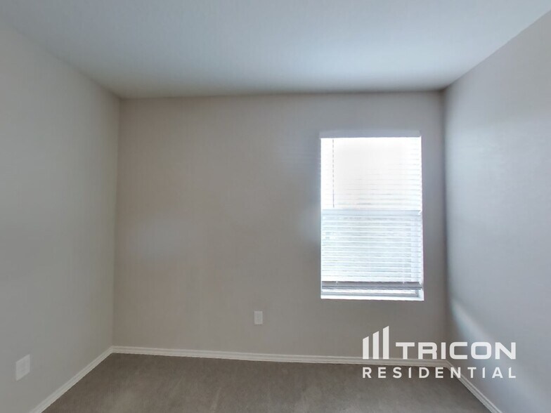 Building Photo - 9122 Silver Vista
