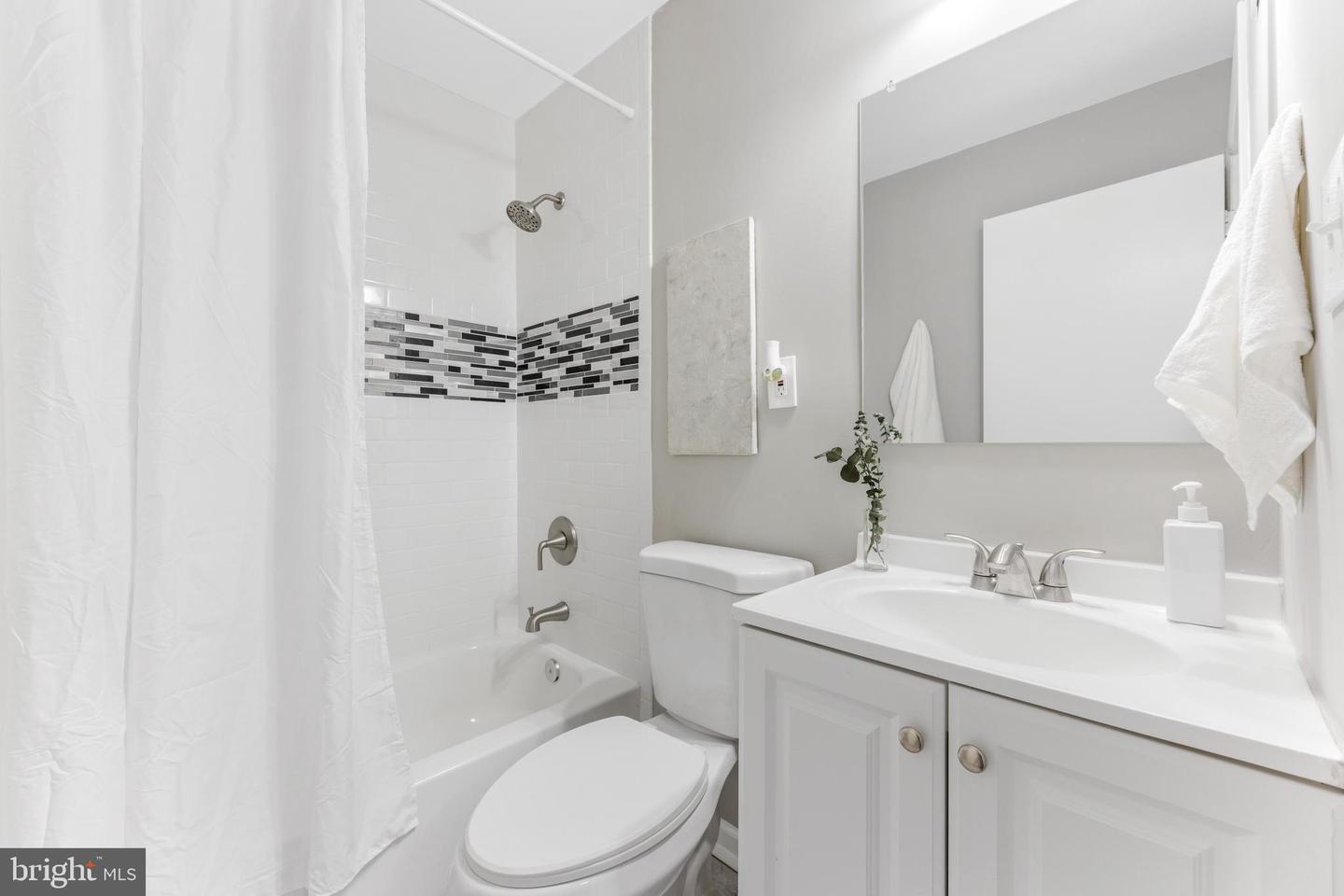 Building Photo - 713 Biddle Rd