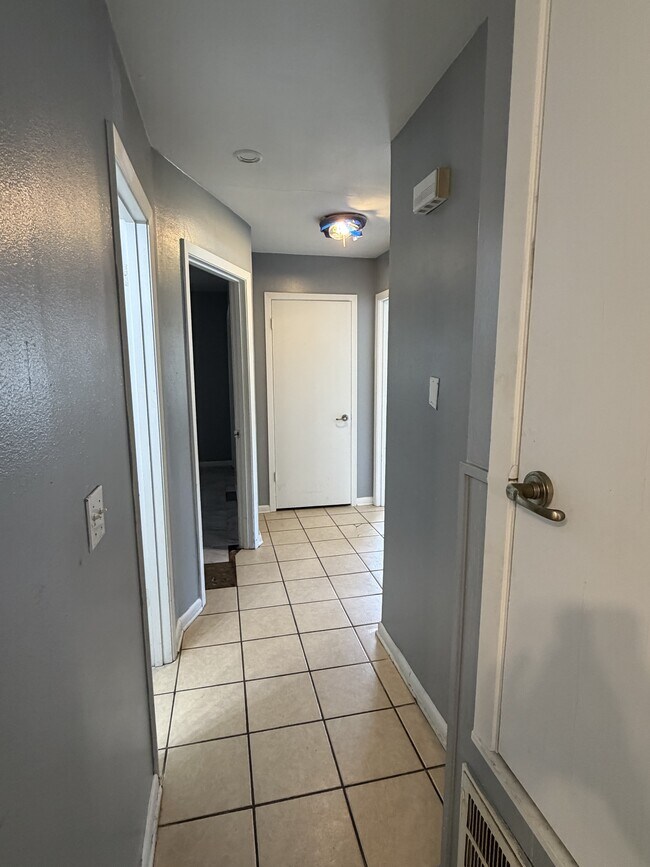 Building Photo - 617 Damaka Dr