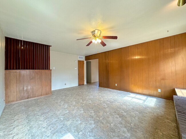 Building Photo - East El Paso 4 bed Refrig A/C
