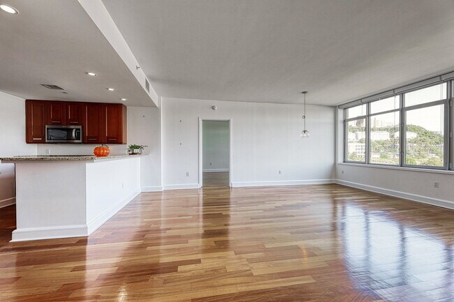 Building Photo - 8100 River Rd