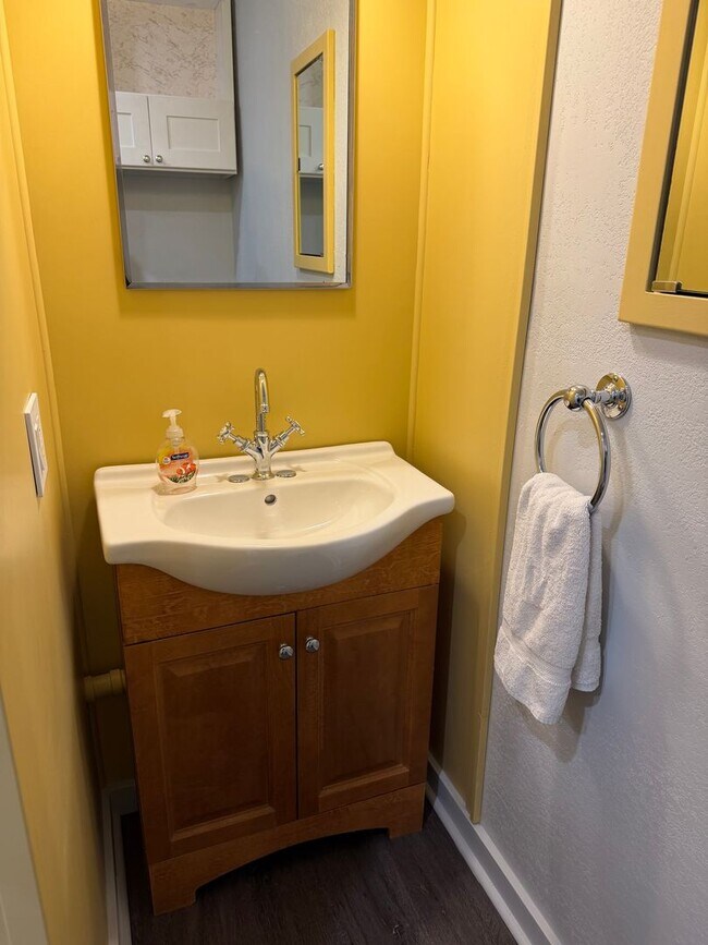 Building Photo - Updated and Stylish Studio Includes Utilities!