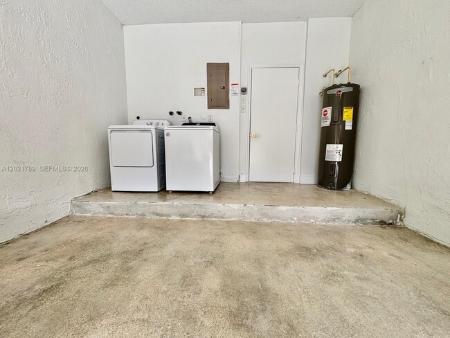 Building Photo - 1498 Barcelona Way
