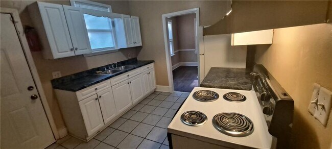 Building Photo - 1290 Cahaba Dr SW