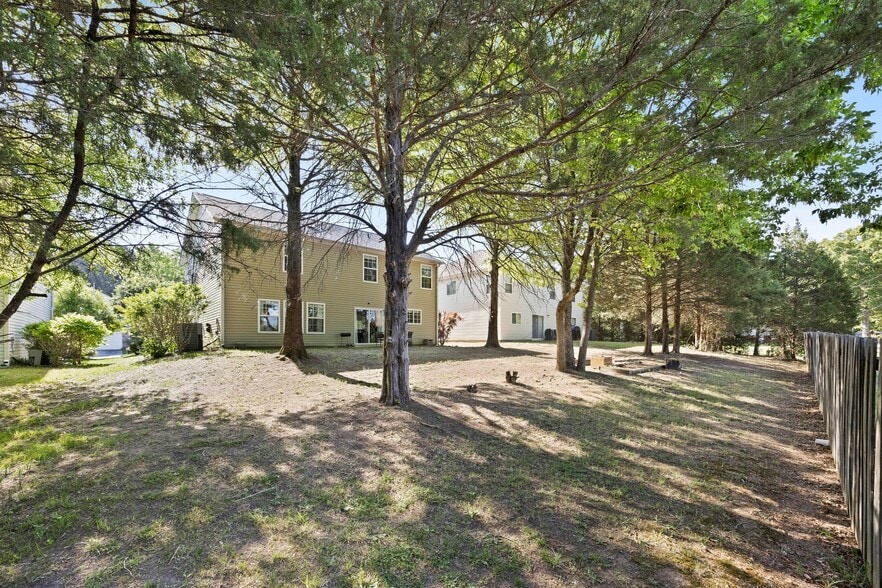 Building Photo - 2307 Harwood Hills Ln