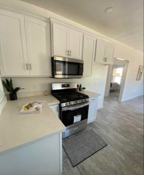 Building Photo - 1533 E Garfield St