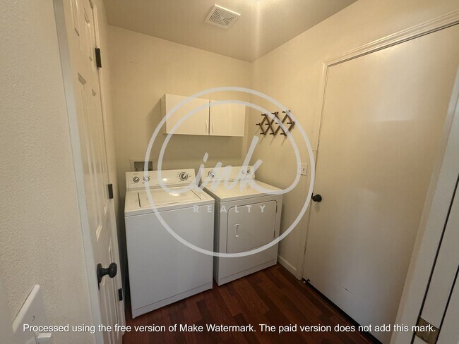 Building Photo - Beautiful 2 Bedroom Home Close to Downtown Gardnerville