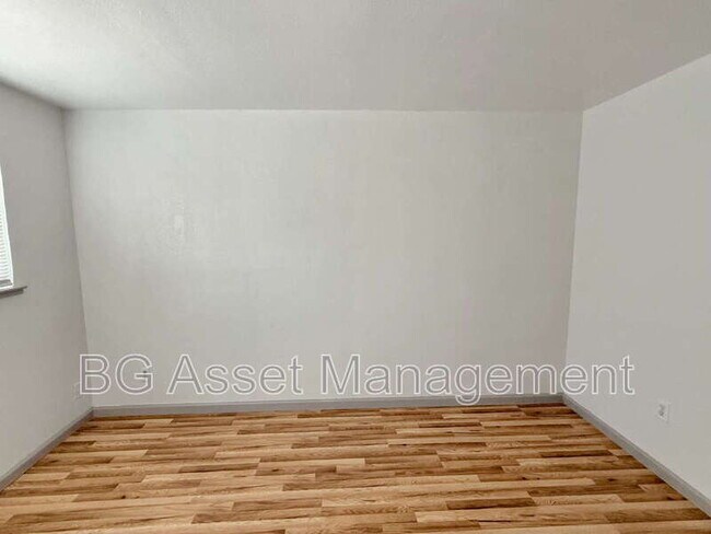Building Photo - 728 Darina Ave