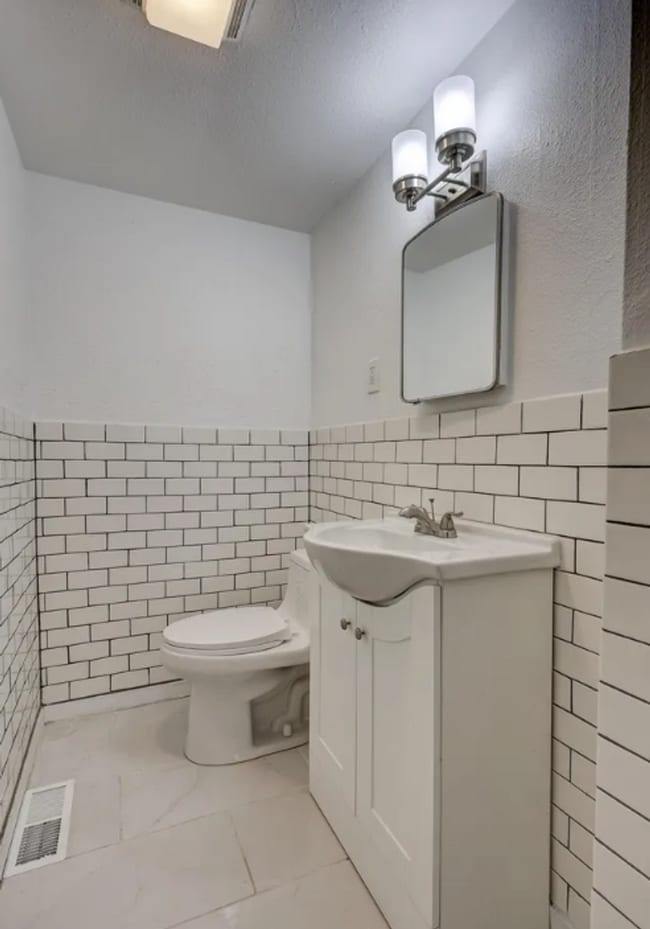 Building Photo - 614 N Wall Ave