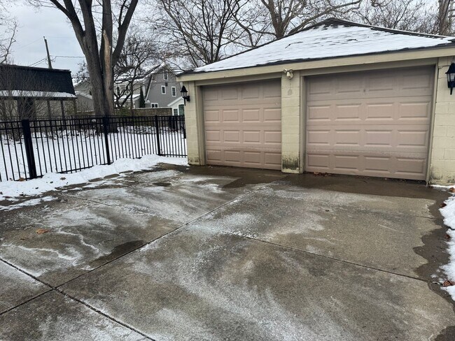 Building Photo - 3 Bedroom 1.5 Bath Single Family Home - Upper Arlington Schools