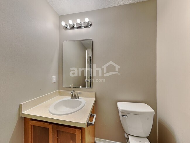 Building Photo - 7271 Wakeview Dr