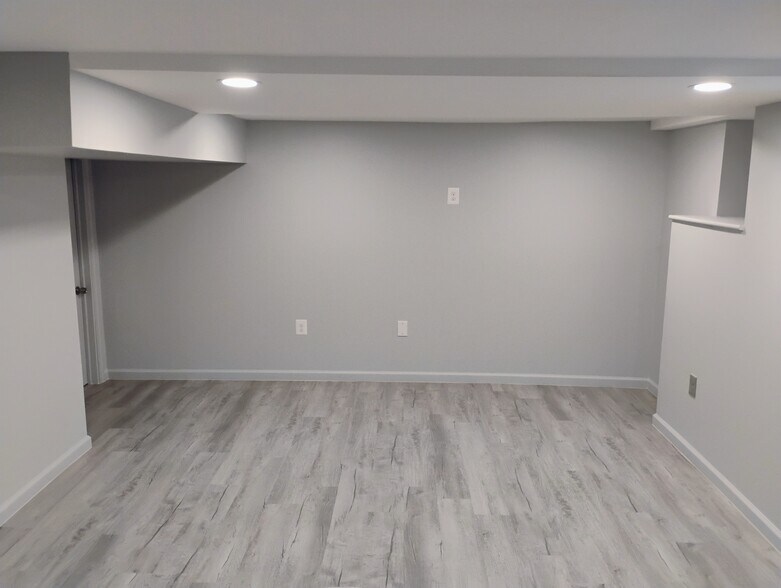 Building Photo - 3609 W Forest Park Ave