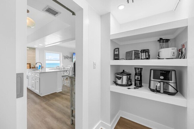 Building Photo - 205 Jimmy Buffett Mem Hwy