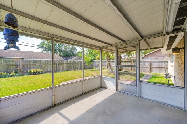 Building Photo - 5711 Weeping Willow Rd