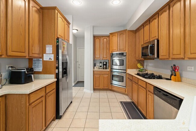 Building Photo - 965 Winner's Cup Ct