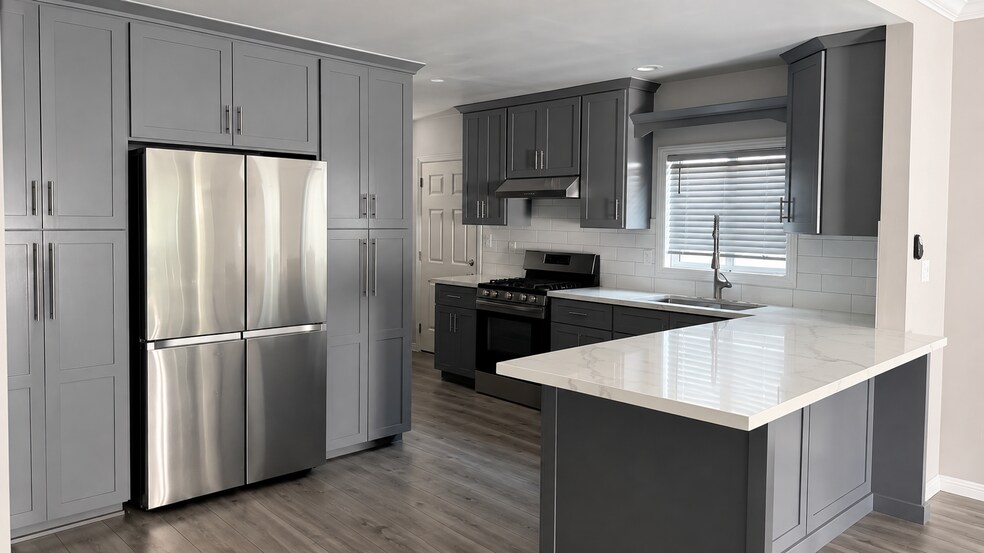 Building Photo - 1114 W 57th St