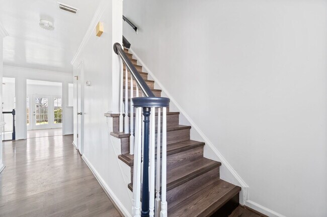 Building Photo - 307 Pratt Ct