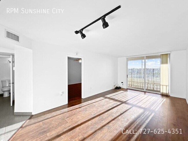 Building Photo - 2333 Feather Sound Dr