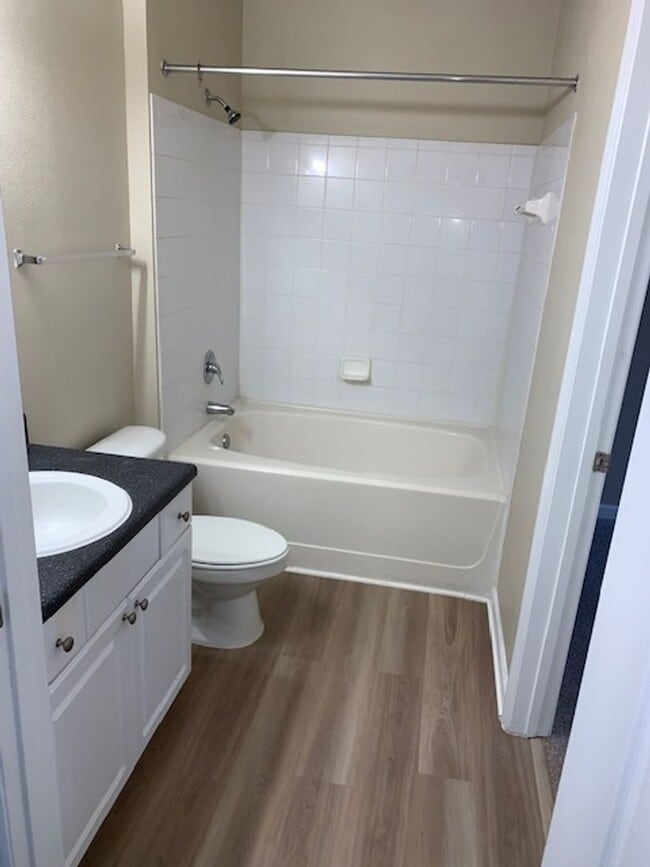 Building Photo - Beautiful condominium for Rent