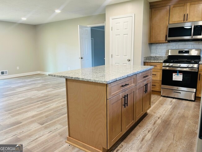 Building Photo - 6165 Radford Dr