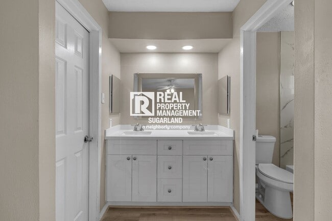 Building Photo - Charming Sugar Land Home: Modern Comfort & Great Location