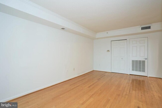 Building Photo - 3101 N Hampton Dr