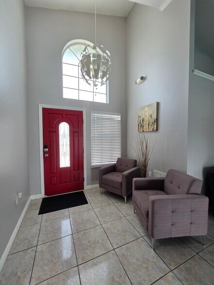 Building Photo - 763 Country Woods Cir