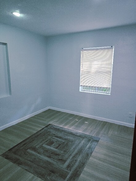 Building Photo - 3212 E Henry Ave