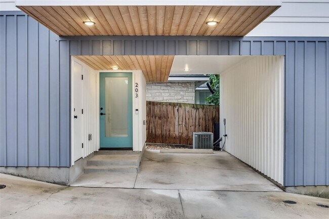 Building Photo - 913 Duncan Ln