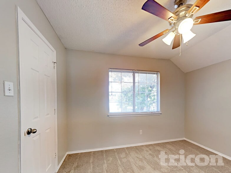 Building Photo - 900 Freshwood Ct