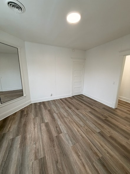 Building Photo - 1564 Laharpe St