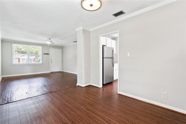 Building Photo - 164 June St