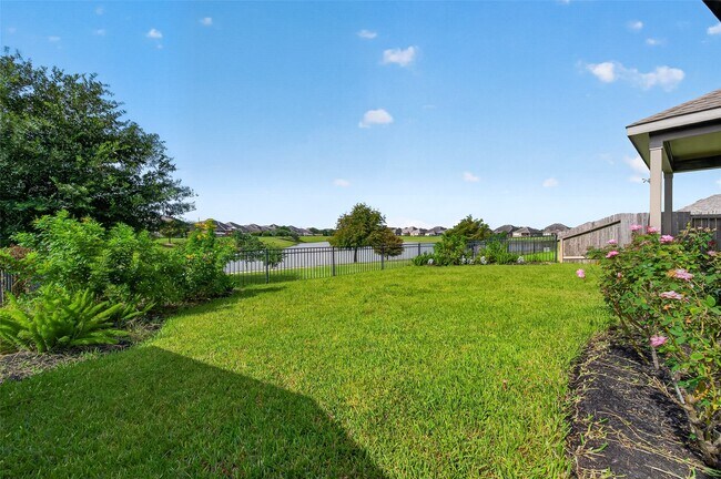 Building Photo - 24603 Royal Pike Dr