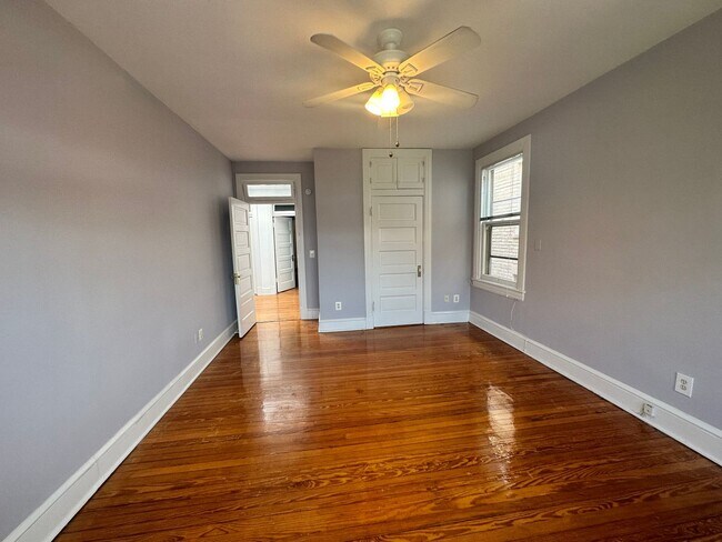 Building Photo - 809-809-809-802 King St